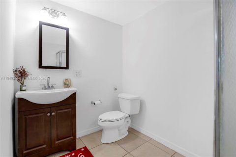 House in West Park, Florida 3 bedrooms, 104.05 sq.m. № 1997799 - photo 18