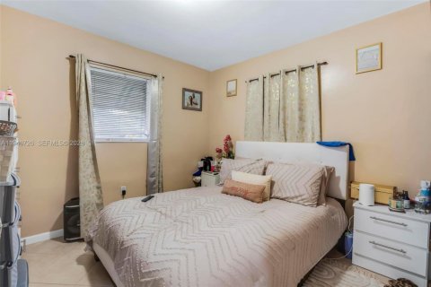 House in West Park, Florida 3 bedrooms, 104.05 sq.m. № 1997799 - photo 12