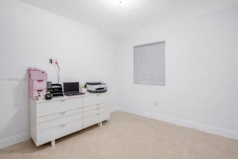 House in West Park, Florida 3 bedrooms, 104.05 sq.m. № 1997799 - photo 14