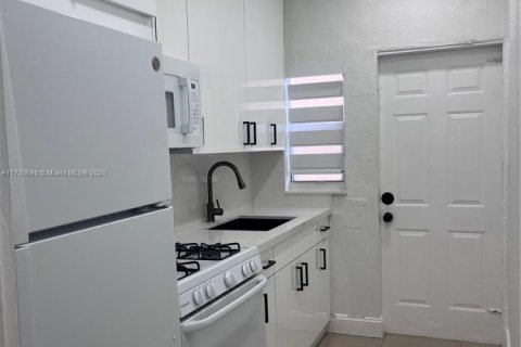 Condominio en venta en Miami, Florida, 2 dormitorios, 60.76 m2 № 1865011 - foto 10