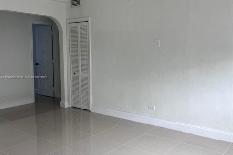 Condominio en venta en Miami, Florida, 2 dormitorios, 60.76 m2 № 1865011 - foto 3