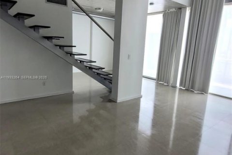 Condo in Miami, Florida  № 1991175 - photo 2