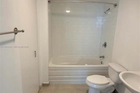 Condo in Miami, Florida  № 1991175 - photo 3