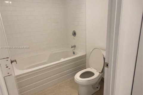 Condo in Miami, Florida  № 1991175 - photo 9