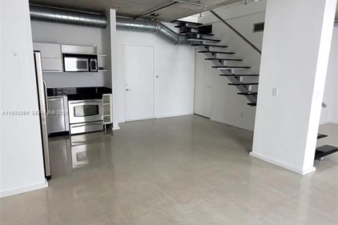 Condo in Miami, Florida  № 1991175 - photo 1