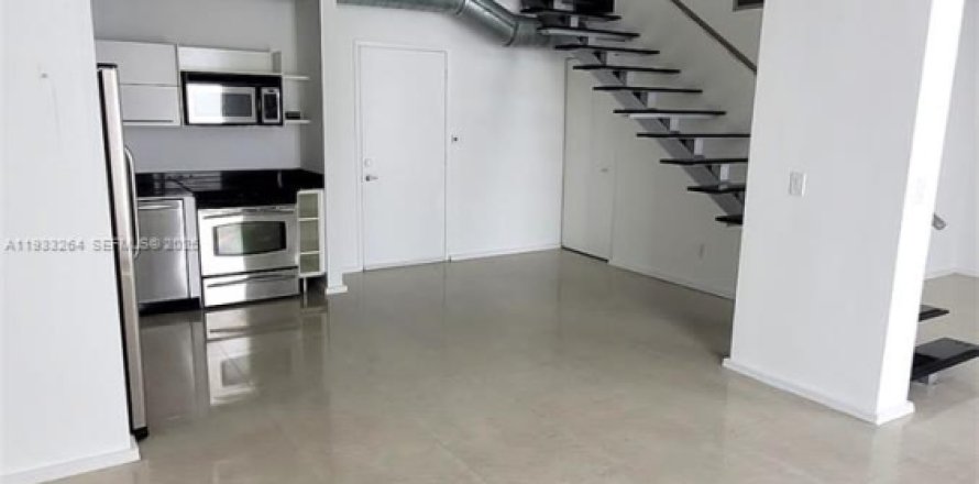 Studio in the Condo in Miami, Florida  № 1991175