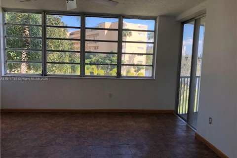 Купить кондоминиум в Майами, Флорида 2 спальни, 122.35м2, № 1970722 - фото 16