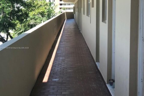 Купить кондоминиум в Майами, Флорида 2 спальни, 122.35м2, № 1970722 - фото 7