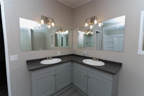 Apartment in New Port Richey, Florida 4 bedrooms, 165.55 sq.m. № 1865906 - photo 12