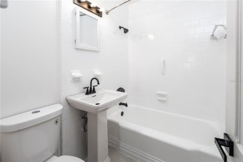 House in Jacksonville, Florida 3 bedrooms, 109.25 sq.m. № 1899876 - photo 12