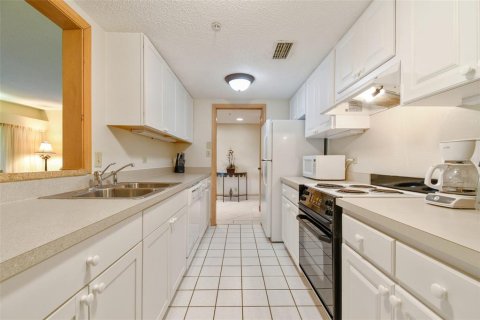Condo in Palm Harbor, Florida, 2 bedrooms  № 1190506 - photo 14