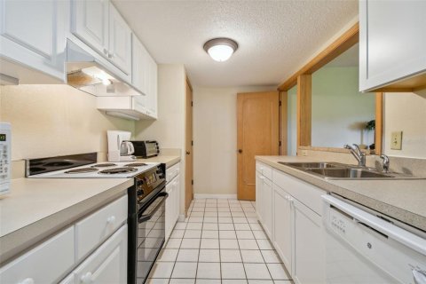 Condo in Palm Harbor, Florida, 2 bedrooms  № 1190506 - photo 12