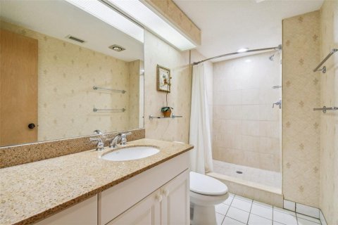 Condo in Palm Harbor, Florida, 2 bedrooms  № 1190506 - photo 16