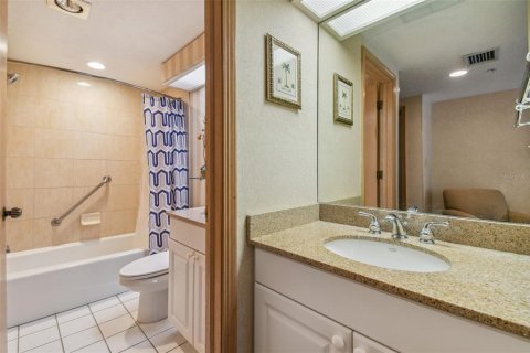 Condo in Palm Harbor, Florida, 2 bedrooms  № 1190506 - photo 21