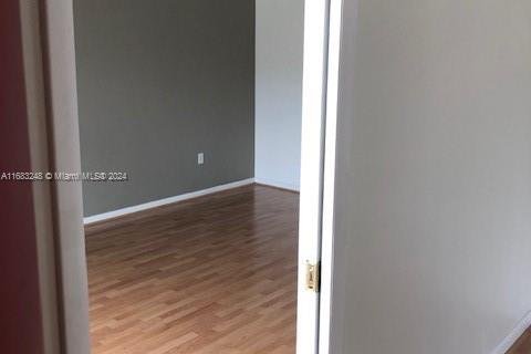 Condo in Miami, Florida, 2 bedrooms  № 1960531 - photo 4