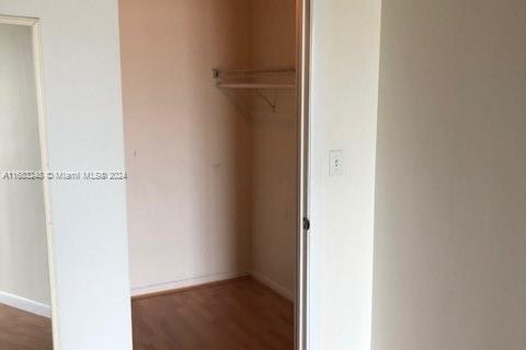 Condo in Miami, Florida, 2 bedrooms  № 1960531 - photo 5