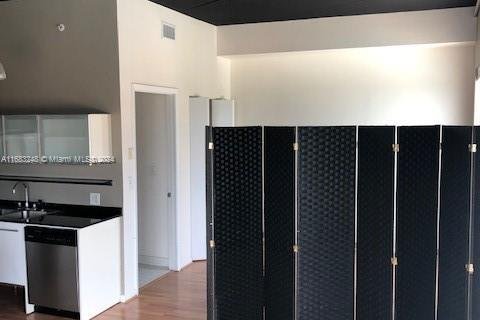 Condo in Miami, Florida, 2 bedrooms  № 1960531 - photo 7