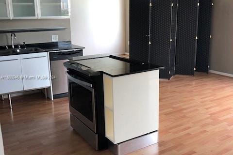 Condo in Miami, Florida, 2 bedrooms  № 1960531 - photo 8