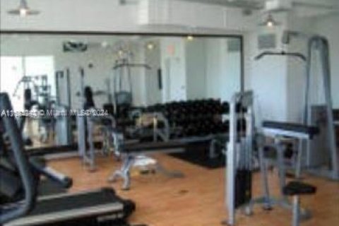 Condo in Miami, Florida, 2 bedrooms  № 1960531 - photo 13