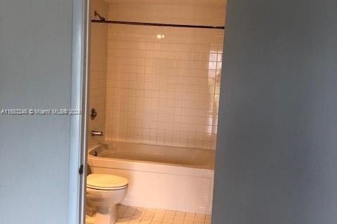 Condo in Miami, Florida, 2 bedrooms  № 1960531 - photo 11