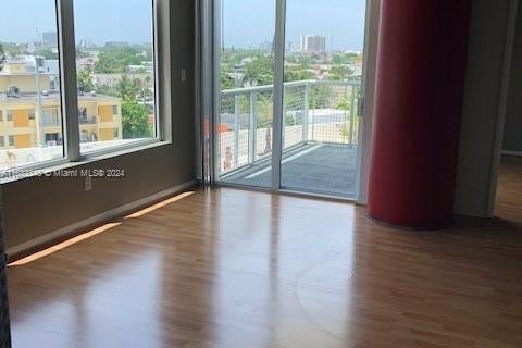 Condo in Miami, Florida, 2 bedrooms  № 1960531 - photo 10