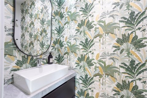 Снять в аренду таунхаус в Майами, Флорида 3 спальни, 161.65м2, № 1959452 - фото 17