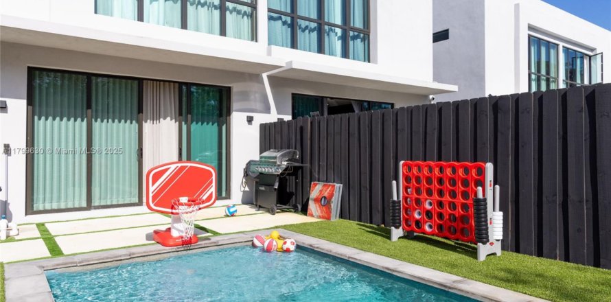 Таунхаус в Майами, Флорида 3 спальни, 161.65м2 № 1959452