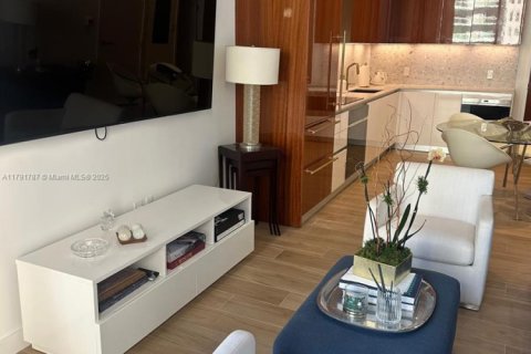 Condo in Miami, Florida, 2 bedrooms  № 1863743 - photo 7