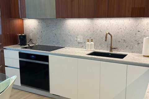 Condo in Miami, Florida, 2 bedrooms  № 1863743 - photo 11