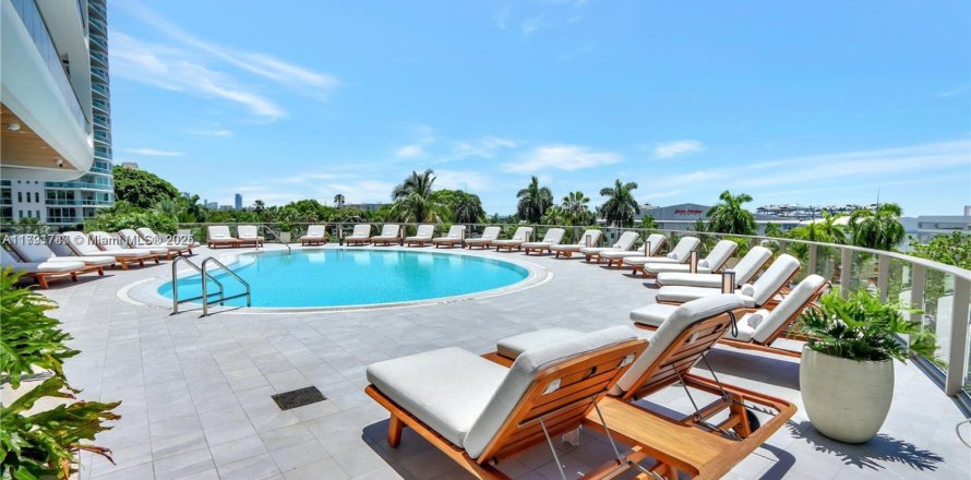 Condo in Miami, Florida, 2 bedrooms  № 1863743