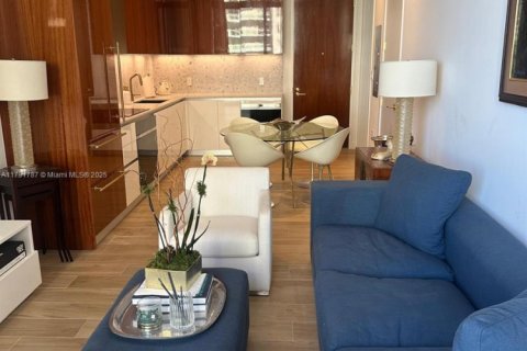 Condo in Miami, Florida, 2 bedrooms  № 1863743 - photo 4