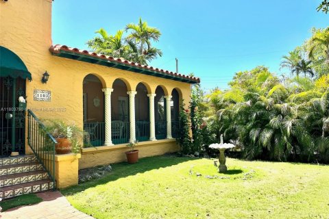 Casa en venta en Coral Gables, Florida, 3 dormitorios, 211.54 m2 № 2000210 - foto 2