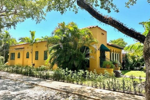 Casa en Coral Gables, Florida 3 dormitorios, 211.54 m2 № 2000210