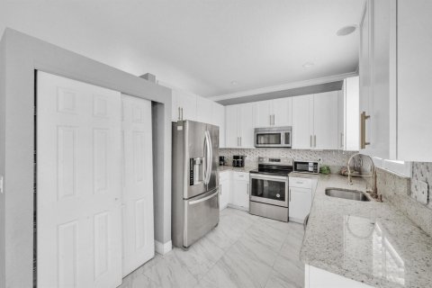 Villa ou maison à vendre à Royal Palm Beach, Floride: 4 chambres, 191.19 m2 № 2262016 - photo 7
