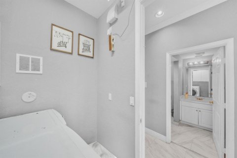 Villa ou maison à vendre à Royal Palm Beach, Floride: 4 chambres, 191.19 m2 № 2262016 - photo 25