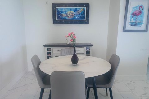 Condo in Treasure Island, Florida, 3 bedrooms  № 1849551 - photo 10