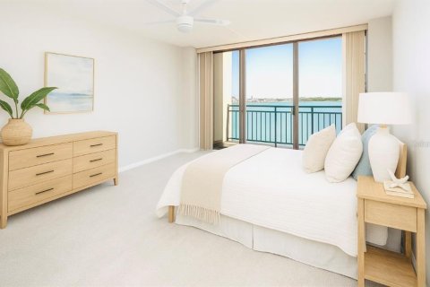 Condo in Treasure Island, Florida, 3 bedrooms  № 1849551 - photo 9