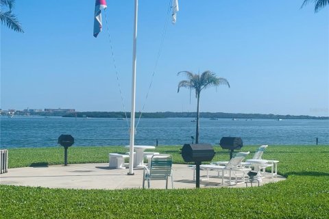 Condo in Treasure Island, Florida, 3 bedrooms  № 1849551 - photo 22