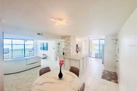 Condo in Treasure Island, Florida, 3 bedrooms  № 1849551 - photo 29
