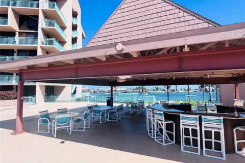 Condo in Treasure Island, Florida, 3 bedrooms  № 1849551 - photo 21