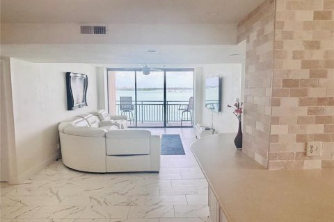 Condo in Treasure Island, Florida, 3 bedrooms  № 1849551 - photo 4