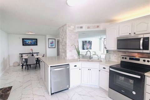 Condo in Treasure Island, Florida, 3 bedrooms  № 1849551 - photo 6