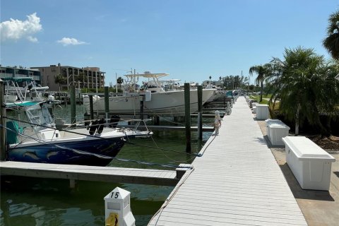 Condo in Treasure Island, Florida, 3 bedrooms  № 1849551 - photo 18