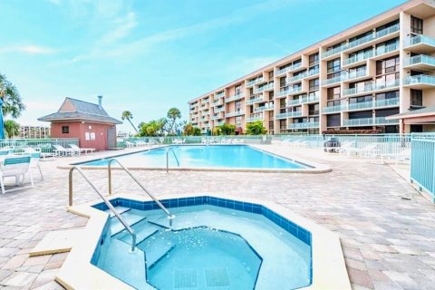 Condo in Treasure Island, Florida, 3 bedrooms  № 1849551 - photo 19