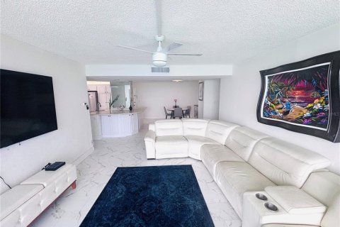 Condo in Treasure Island, Florida, 3 bedrooms  № 1849551 - photo 5