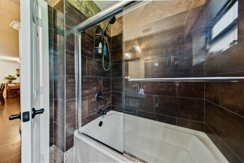 Condominio en venta en Coconut Creek, Florida, 2 dormitorios, 102.19 m2 № 2085073 - foto 27
