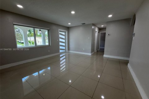 Villa ou maison à louer à Cutler Bay, Floride: 4 chambres, 147.25 m2 № 2001142 - photo 5