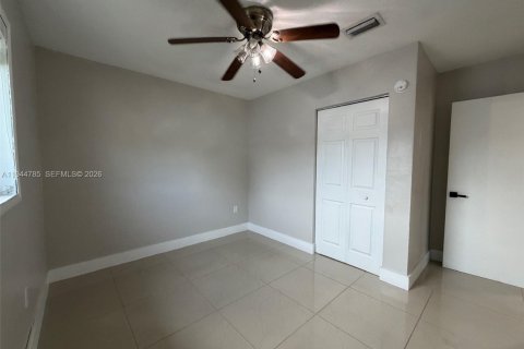 Villa ou maison à louer à Cutler Bay, Floride: 4 chambres, 147.25 m2 № 2001142 - photo 15