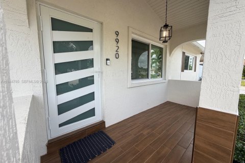 Villa ou maison à louer à Cutler Bay, Floride: 4 chambres, 147.25 m2 № 2001142 - photo 3