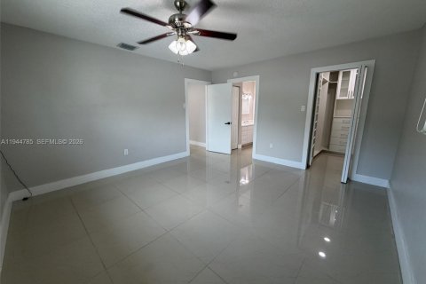 Villa ou maison à louer à Cutler Bay, Floride: 4 chambres, 147.25 m2 № 2001142 - photo 17